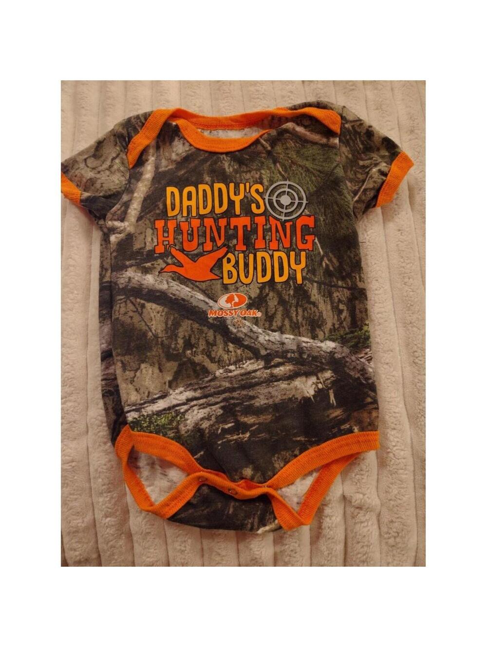 Mossy Oak Onesie Newborn Size 6/9 Months Camouflage Daddy’s Hunting Buddy